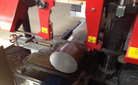 港南卧式带锯床加工时出现明显振荡如何排查？