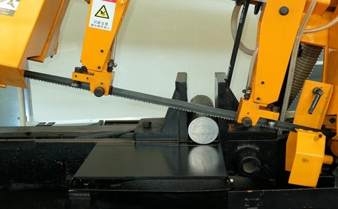 港南数控带锯床自动送料精度会出现偏差吗？