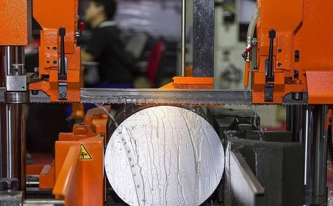 港南立式金属带锯床切削出现跑带故障解决方法！